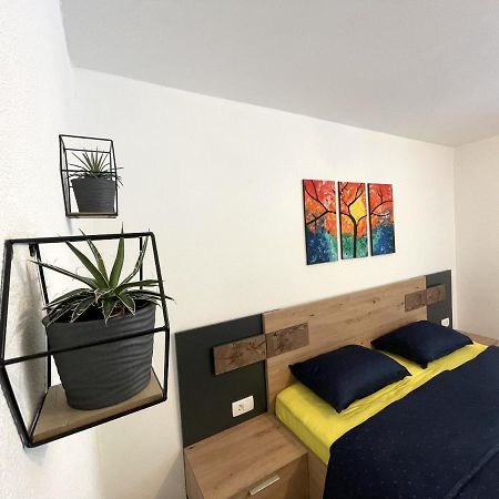 Apartments And Rooms Pri Baslju 체르크노 외부 사진
