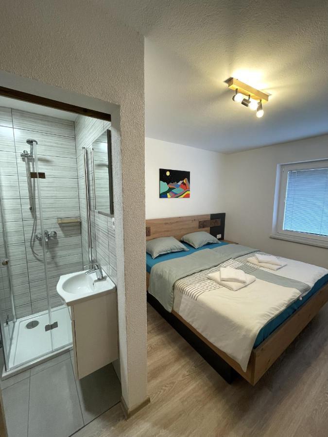 Apartments And Rooms Pri Baslju 체르크노 외부 사진