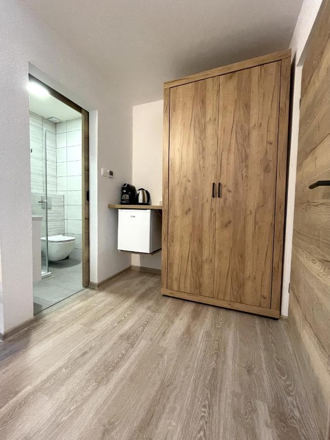 Apartments And Rooms Pri Baslju 체르크노 외부 사진