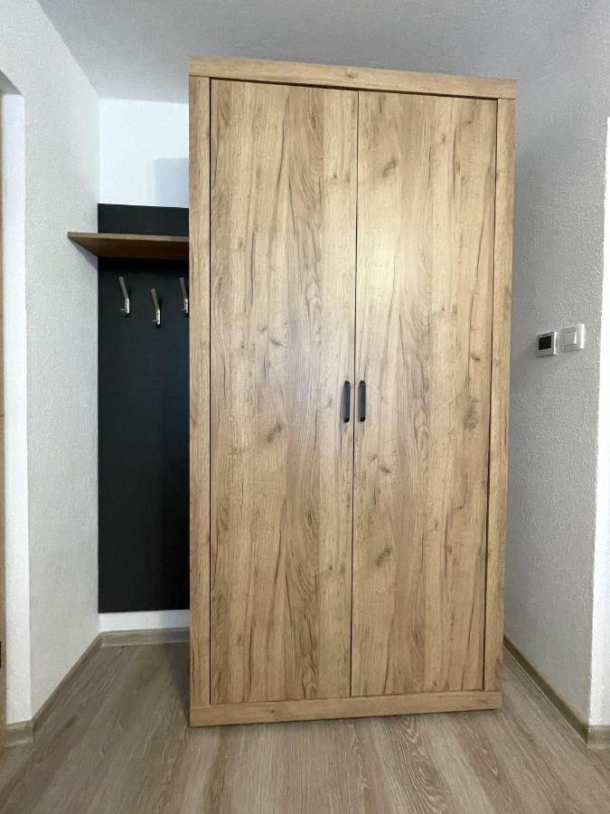 Apartments And Rooms Pri Baslju 체르크노 외부 사진
