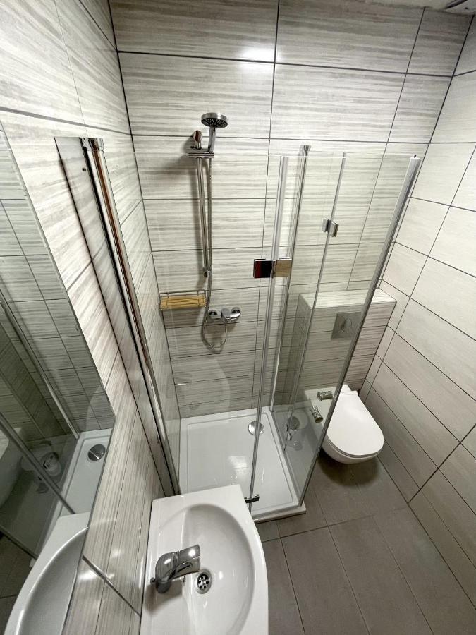 Apartments And Rooms Pri Baslju 체르크노 외부 사진