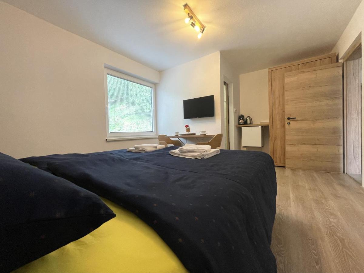 Apartments And Rooms Pri Baslju 체르크노 외부 사진