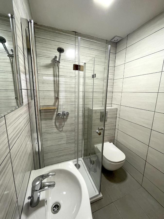 Apartments And Rooms Pri Baslju 체르크노 외부 사진